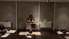 Tisdag: Mediyoga Hormonbalans med Viveka